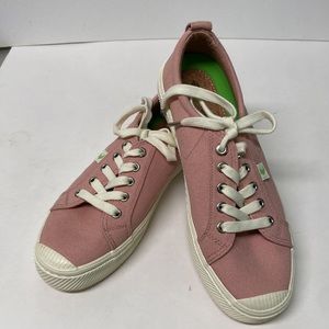 Cariuma OCA Low Canvas Sneakers